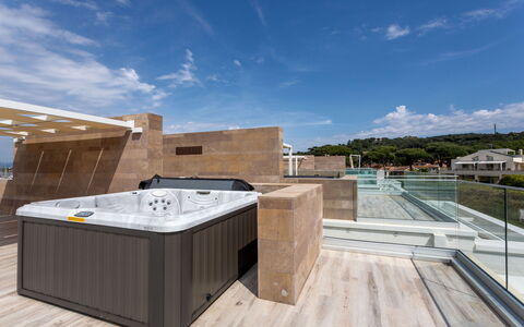 Terrazza Mare, Jacuzzi and Seaview: Plumbing Fixture, Bathtub, Floor, Apartment, Jacuzzi, Swimming Pool, Resort, Hotel, Penthouse Apartment