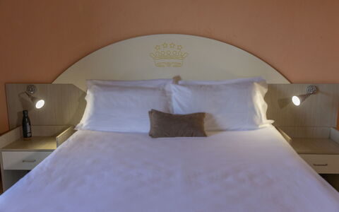 Baia di Tempsa Beach and Sea: Bed, Interior Design, Bedding, Bedroom, Furniture, Bed Sheet, Wall, Floor, Wood, Flooring