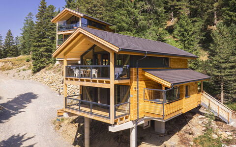 02 Nth031 Sup Chalet mit Sauna und Hot Tub 2 Etage: Wood, Home, Cottage, Log Cabin, Porch, Balcony, Lumber, Siding, Outdoor Structure, Garden Buildings