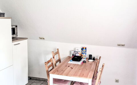 Workbase Nidderau: Furniture, Flooring, Interior Design, Floor, Wood, Ceiling, Room, Wood Flooring, Kitchen & Dining Room Table, Table