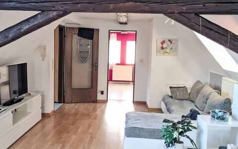 Workbase Nidderau: Furniture, Interior Design, Flooring, Floor, Wood, Ceiling, Room, Couch, Apartment, Lighting