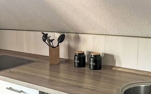 Workbase Nidderau: Flooring, Interior Design, Kitchen, Countertop, Kitchen Appliance, Cabinetry, Wood Stain, Home Appliance