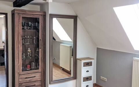 Workbase Nidderau: Wood, Furniture, Interior Design, Flooring, Room, Shelving, Drawer, Cabinetry, Wood Stain, Hardwood
