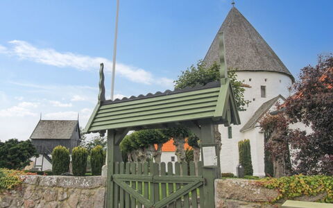 Tanja - 1.5Km from the Sea: Shrub, Pole, Garden, Landscaping, Hedge, Driveway, Walkway, Yard