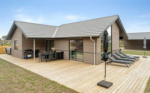 Ylermi - 600M from the Sea: Roof, Home, Siding, Cottage, Porch, Deck, Hardwood, Shade, Garden Buildings, Yard
