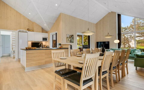 Ylermi - 600M from the Sea: Wood, Ceiling, Home, Flooring, Wood Flooring, Hardwood, Cottage, Plank, Wood Stain, Living Room