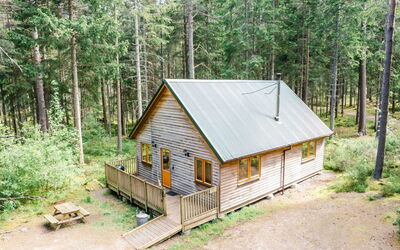 Accommodation:&nbsp;Osprey Lodge 100.4