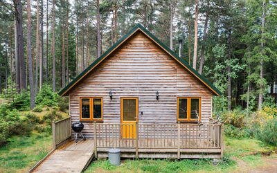 Accommodation:&nbsp;Red Squirrel Lodge 100.2