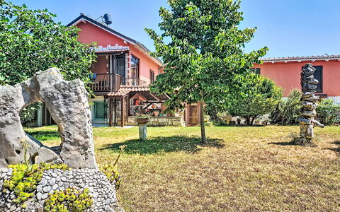 Monte: Residential Area, Hill, House, Home, Resort, Mountain Range, Eco Hotel, Hill Station, Estate, Villa