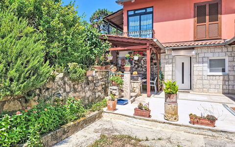 Monte: Residential Area, Hill, House, Home, Resort, Mountain Range, Eco Hotel, Hill Station, Estate, Villa