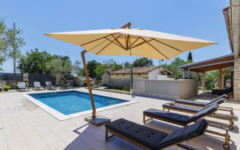 Happy: Residential Area, Hill, House, Home, Resort, Mountain Range, Eco Hotel, Hill Station, Estate, Villa