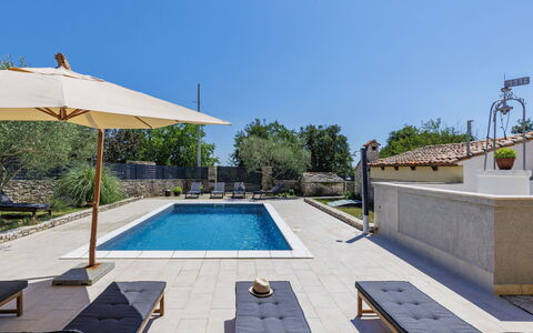 Happy: Residential Area, Hill, House, Home, Resort, Mountain Range, Eco Hotel, Hill Station, Estate, Villa
