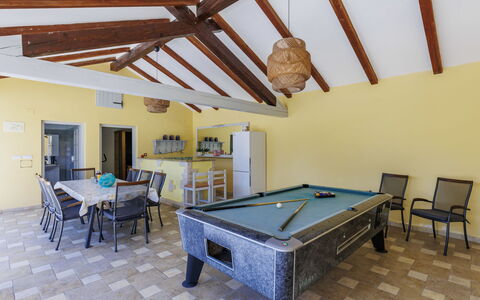 Happy: Residential Area, Hill, House, Home, Resort, Mountain Range, Eco Hotel, Hill Station, Estate, Villa