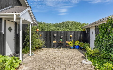 Isabel - 650M from the Sea: Shrub, Garden, Home, Backyard, Groundcover, Door, Shade, Landscaping, Yard, Walkway
