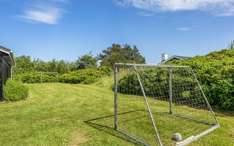 Isabel - 650M from the Sea: Net, Land Lot, Lawn, Garden, Yard, Park, Backyard