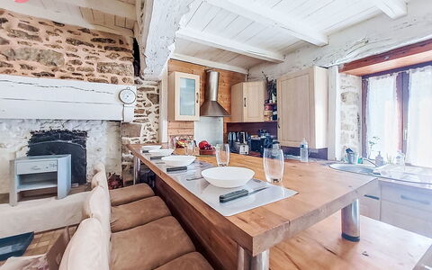 Le Bourg Tressé: Furniture, Wood, Interior Design, Kitchen, Flooring, Home, Ceiling, Room, Floor, Countertop