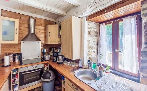 Le Bourg Tressé: Wood, Home, Cottage, Major Appliance, Wood Stain, Hardwood, Log Cabin, Kitchen Appliance, Kitchen, Home Appliance