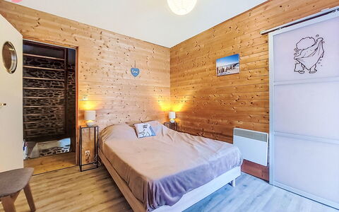 Le Bourg Tressé: Furniture, Interior Design, Floor, Flooring, Wood, Wood Flooring, Ceiling, Room, Bedroom, Bed