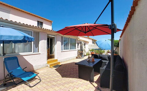 L Escapade Orangeoise: Furniture, Outdoor Furniture, Chair, Shade, Outdoor Table, Balcony, Houseplant, Flowerpot, Umbrella, Swimming Pool