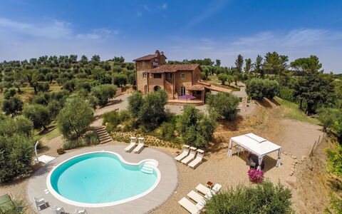 Villa Larino: Landscape, Rural Area, Estate, Farmhouse, Villa, Hacienda, Mansion, Swimming Pool