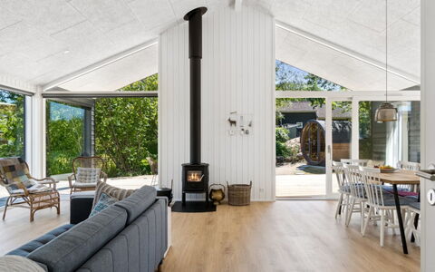 Pia - 350M from the Sea: Wood, Flooring, Ceiling, Floor, Interior Design, Home, Wood Flooring, Living Room, Hardwood, Chair