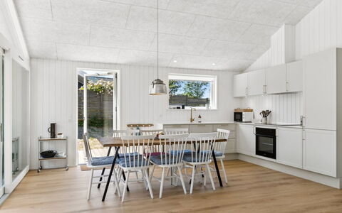 Pia - 350M from the Sea: Wood, Flooring, Ceiling, Floor, Wood Flooring, Interior Design, Kitchen, Kitchen & Dining Room Table, Plank, Hardwood
