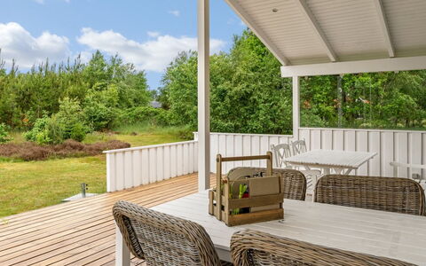 Gudmunda - 300M from the Sea: Wood, Porch, Flooring, Floor, Home, Wood Flooring, Deck, Hardwood, Ceiling, Wood Stain