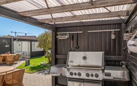Annagrete - 300M from the Sea: Wood, Deck, Garden, Shade, Outdoor Structure, Patio, Backyard, Hardwood, Flowerpot, Plank