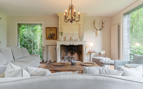 Le Chant D'Azif: Furniture, Interior Design, Wood, Living Room, Home, Couch, Lighting, Ceiling, Chair, Table
