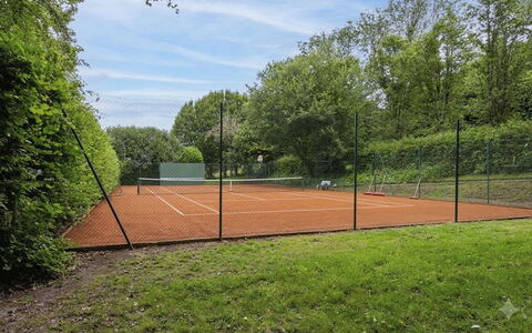 Le Chant D'Azif: Tennis Court, Tree, Tennis, Land Lot, Shade, Garden, Racquet Sport, Landscaping