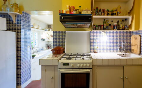 Maison Rose: Kitchen Appliance, Kitchen, Major Appliance, Countertop, Kitchen Stove, Interior Design, Stove, Gas Stove, Home Appliance, Flooring
