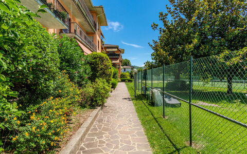 Sant'Agata: Residential Area, Shrub, Apartment, Garden, Estate, Lawn, Hedge, Suburb, Landscaping