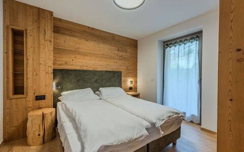 Vita Nova: Snow, Winter, Freezing, Cottage, Hill Station, Larch, Ice Cap, Glacial Landform, Ski Resort