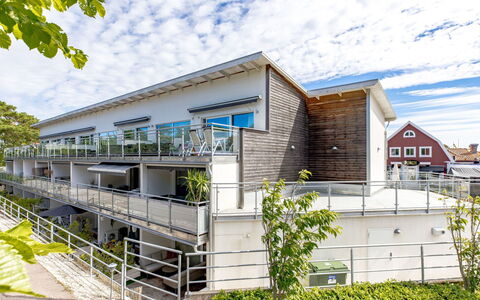 Strandpärlan: Urban Design, Composite Material, Balcony, Apartment, Metal, Porch, Bicycle, Steel, Handrail