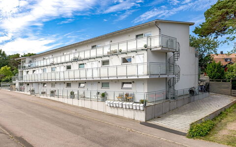 Strandpärlan: Residential Area, Urban Design, Apartment, Composite Material, Mixed-Use, Balcony, Concrete, Sidewalk