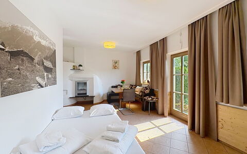 Accommodation:&nbsp;Edelweiss Suite 9 614.9