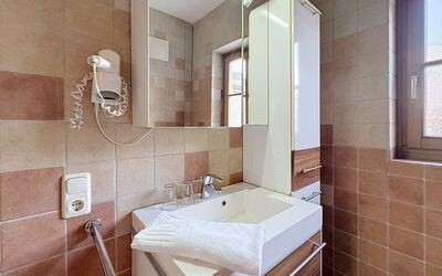 Accommodation:&nbsp;Edelweiss Suite 9 614.9