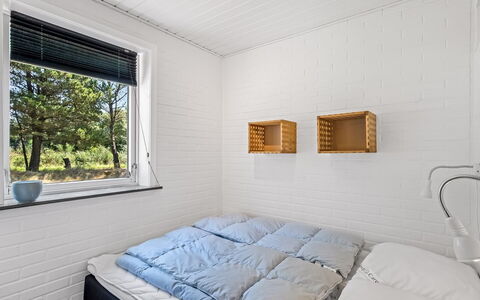 Gyrth - 2.8Km from the Sea: Wood, Ceiling, Floor, Flooring, Interior Design, Bedroom, Plank, Bed, Bedding, Hardwood