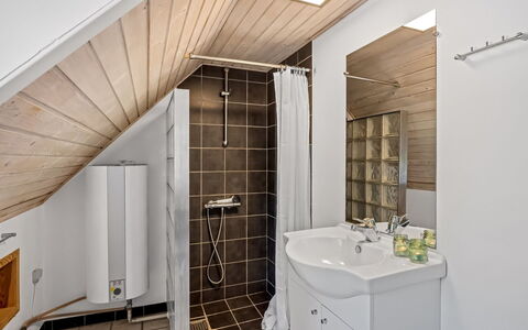 Gyrth - 2.8Km from the Sea: Flooring, Plumbing Fixture, Wall, Interior Design, Floor, Wood, Ceiling, Sink, Bathroom, Tap