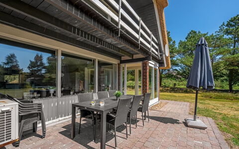 Gyrth - 2.8Km from the Sea: Porch, Home, Cottage, Estate, Shade, Hardwood, Deck, Siding, Balcony, Landscaping