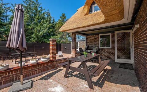Gyrth - 2.8Km from the Sea: House, Roof, Home, Residential Area, Cottage, Brick, Estate, Siding, Porch