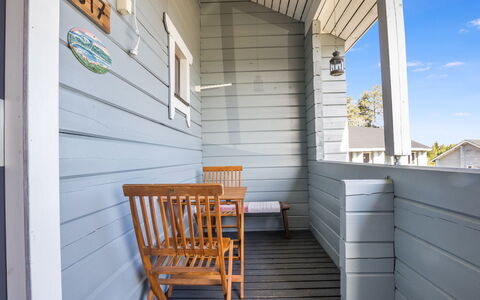 Lähikaltio 317, As. Karpalo: Blue, Wood, Siding, Home, Composite Material, Plank, Porch, Hardwood, Deck