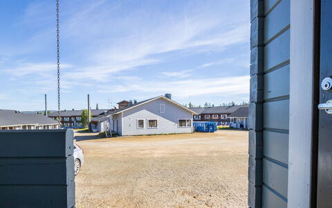Lähikaltio 317, As. Karpalo: Sky, Architecture, House, Roof, Home, Residential Area, Human Settlement, Composite Material, Siding, Slope