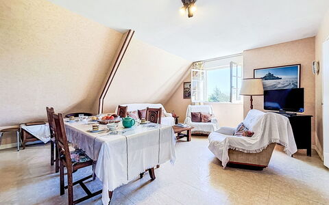 Le Kerguero: Furniture, Interior Design, Flooring, Floor, Table, Wood, Ceiling, Chair, Room, Couch