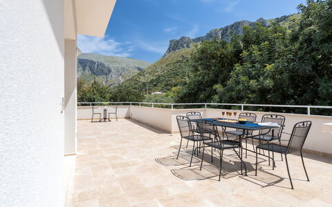 Quirat: Furniture, Interior Design, Flooring, Floor, Table, Wood, Ceiling, Chair, Room, Couch