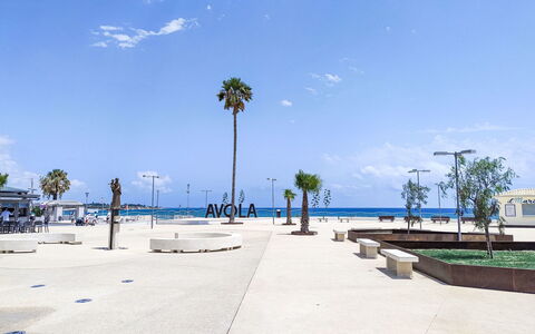 Dimora Avola Centro: Sea, Beach, Coast, Shade, Shore, Walkway, Ocean, Street Light