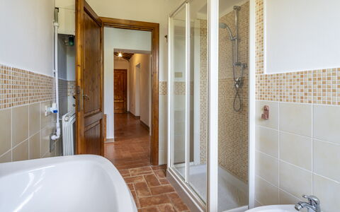Casale delle Lupe, Campiglia Marittima: Flooring, Plumbing Fixture, Floor, Interior Design, Ceiling, Bathroom, Plumbing, Tap, Room, Door