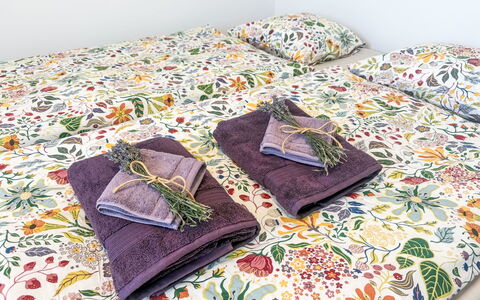 Horní Líšnice: Linens, Bed Sheet, Yellow, Bedroom, Textile, Furniture, Interior Design, Flooring, Bedding, Bed