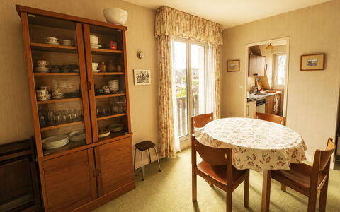 Les Guillemots: Furniture, Interior Design, Flooring, Wood, Chair, Table, Dining Room, Floor, Kitchen & Dining Room Table, Room