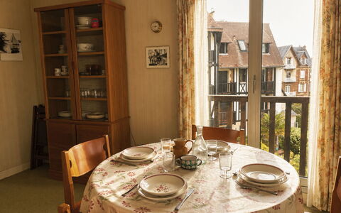 Les Guillemots: Furniture, Wood, Interior Design, Table, Chair, Textile, Kitchen & Dining Room Table, Dining Room, Flooring, Room